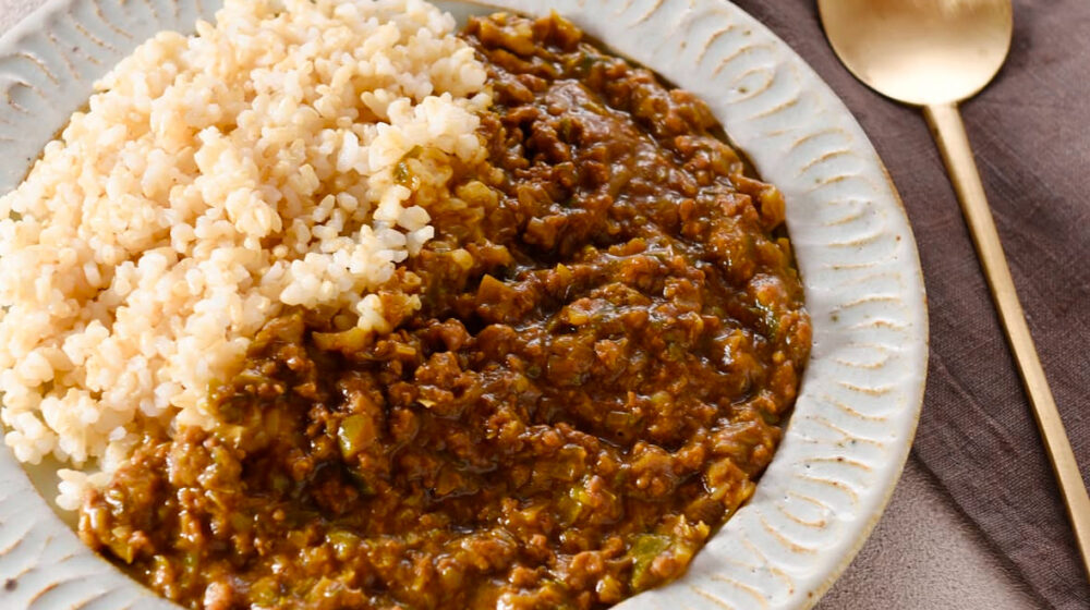 【レンジでご馳走❗️長ねぎ２本使いきり✨キーマカレー🍛】