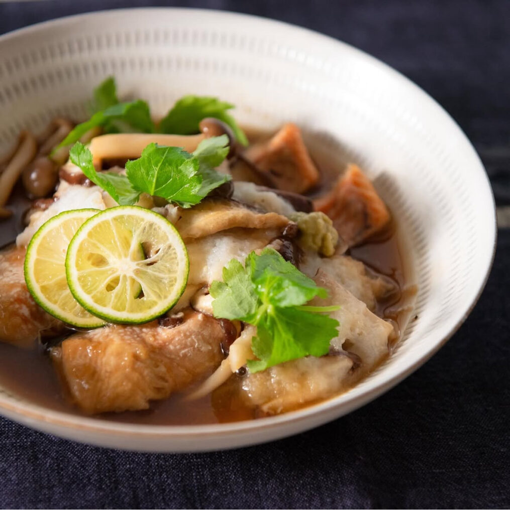 【秋に食べたい♪鮭ときのこのレンジとろろ蒸し🐟🍄🟫】