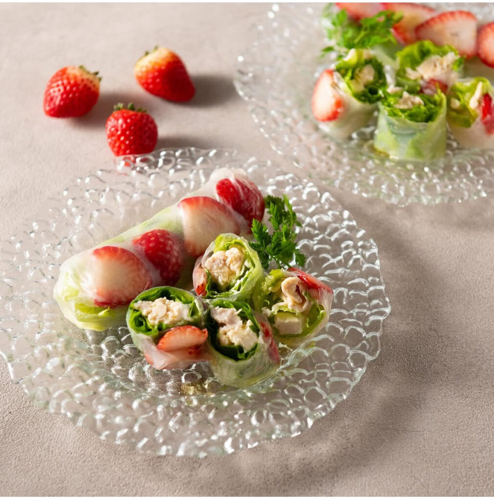 【見た目も可愛い🍓いちごとささみの生春巻き】
