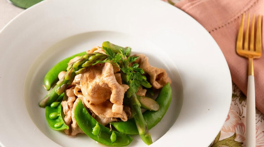 【紅茶でしゃぶしゃぶ⁉️豚しゃぶと春野菜の紅茶しゃぶしゃぶサラダ🥗】