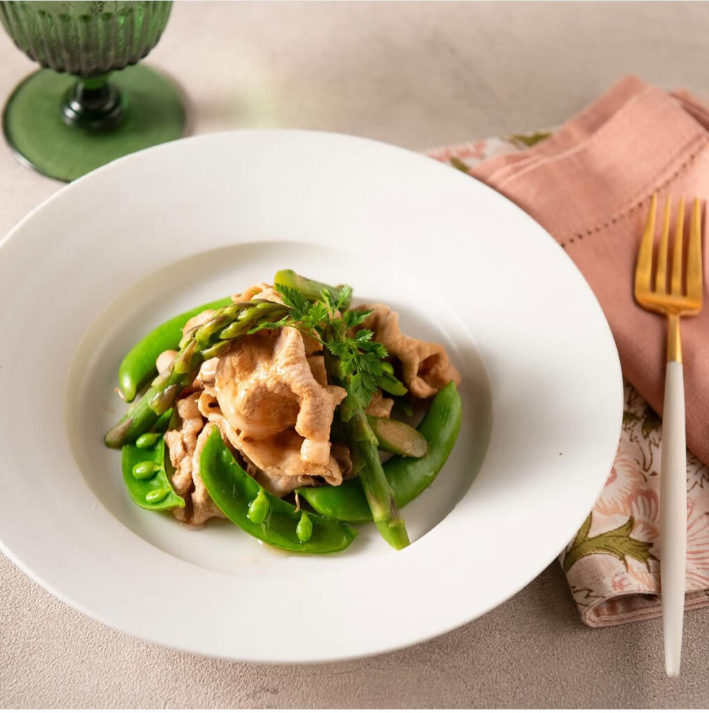 【紅茶でしゃぶしゃぶ⁉️豚しゃぶと春野菜の紅茶しゃぶしゃぶサラダ🥗】