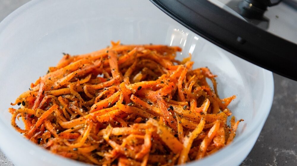にんじん🥕が驚くほど甘い🌟使い切り【にんじんの黒ゴマ炒め】