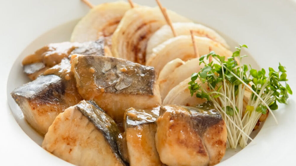 味噌バターが美味しい‼️【お魚と新玉ねぎの味噌バター照り焼き】