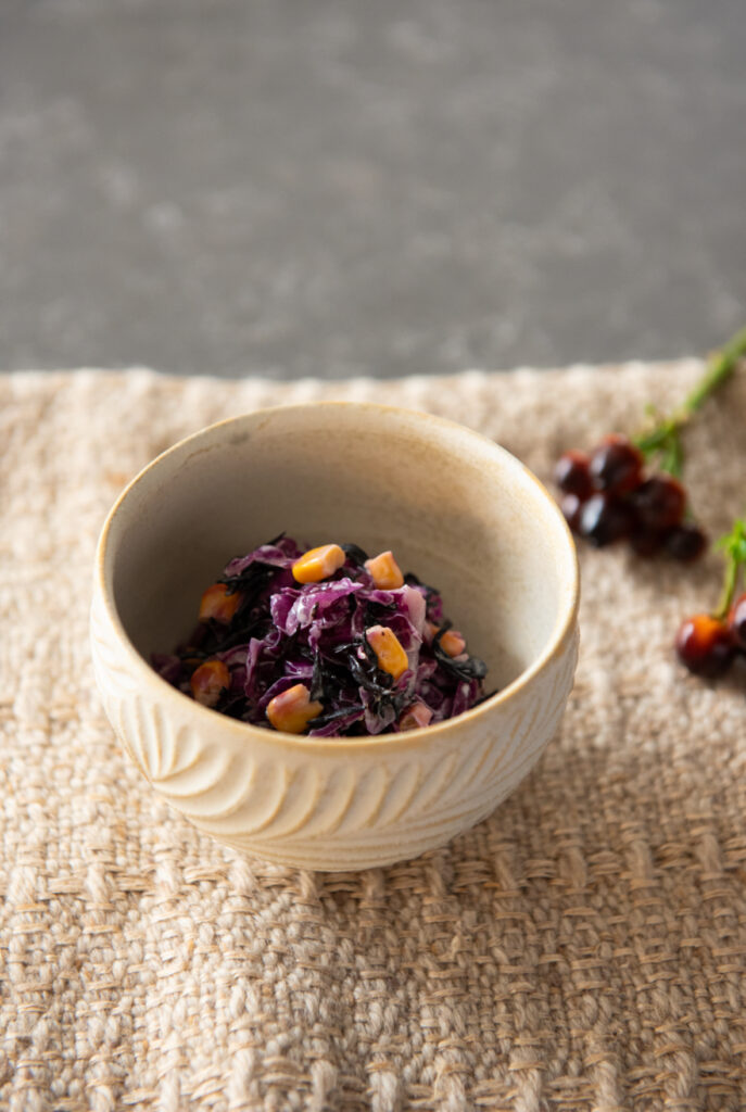 ハロウィンの副菜迷ったらこれ✨✨子供に食べさせたい栄養満点【紫キャベツとひじきの和風コールスロー】
