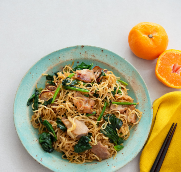 みかんを入れると驚きの美味しさに😳‼️【ほうれん草と豚バラのみかん焼きそば】