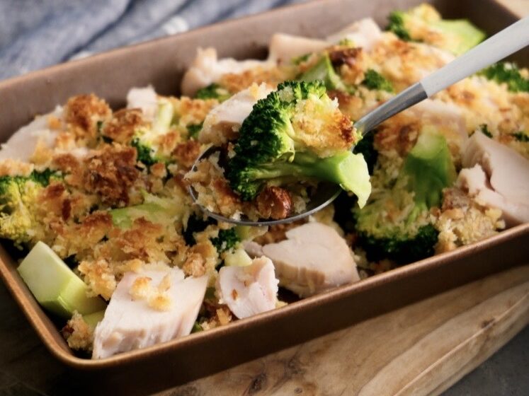 レンチン＆トースターで🥦【ブロッコリーとサラダチキンのアーモンドパン粉焼き】