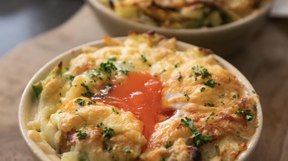 春の朝食これ一択☀️【新じゃがいもとアボカドのベイクドエッグ】