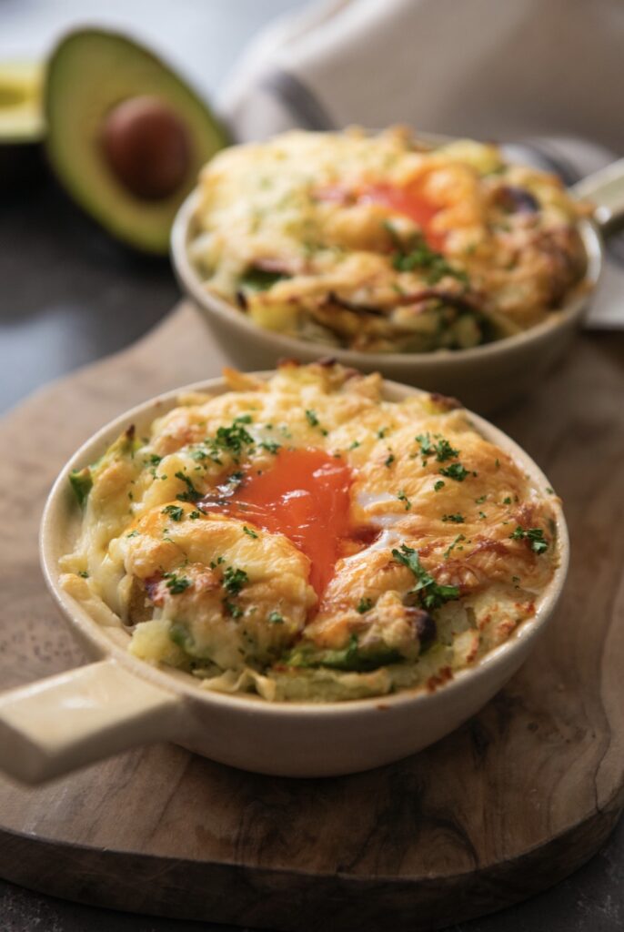 春の朝食これ一択☀️【新じゃがいもとアボカドのベイクドエッグ】