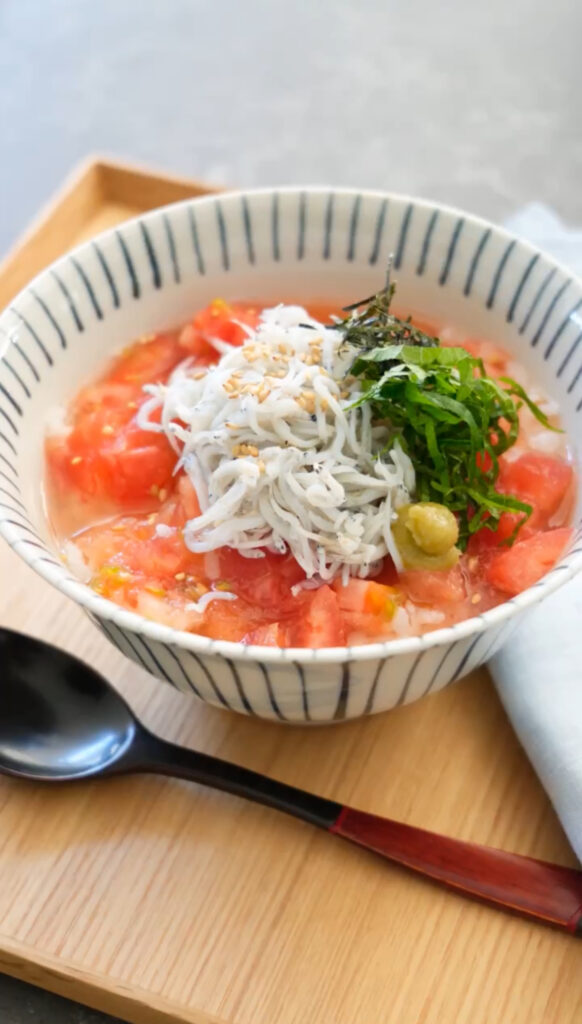 【冷凍トマトが万能すぎる！】しらすトマトの冷やし茶漬け