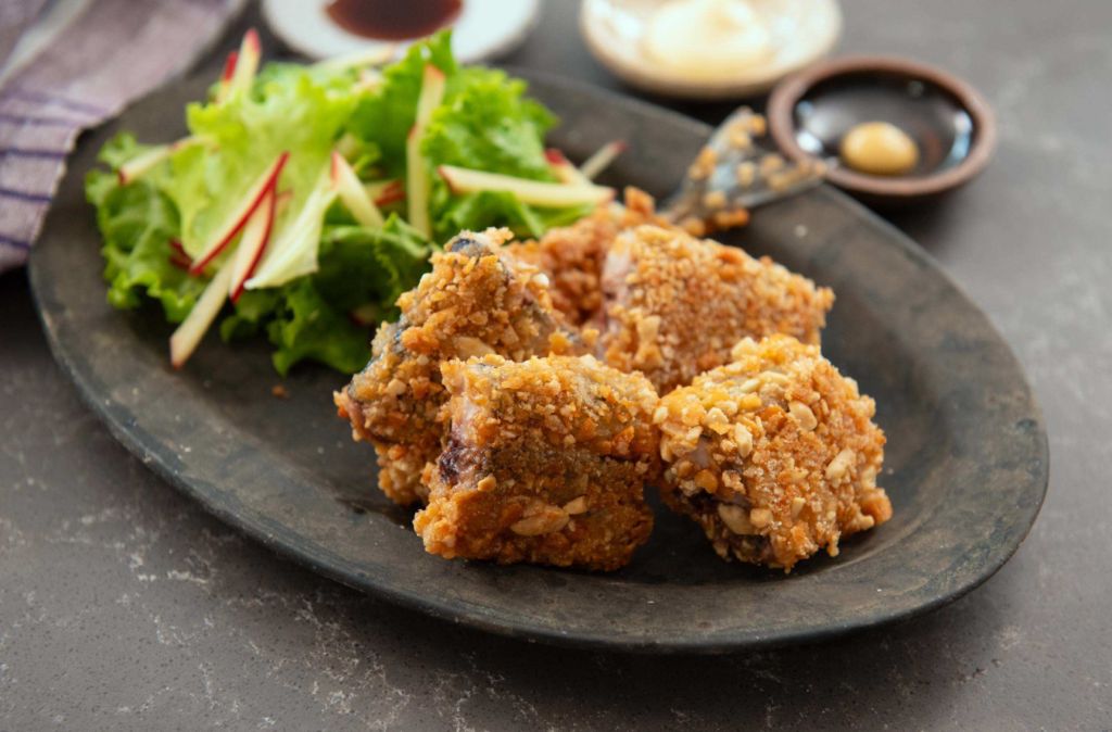 【解凍さんまでも美味しい】柿ピーでザクザク秋刀魚レシピ